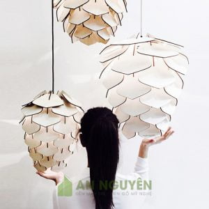 Đèn gỗ quả thông lá nhọn DG024 thả trần cho quán ăn
