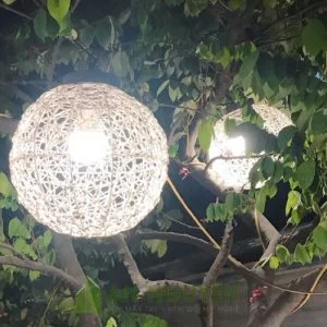 Đèn Mây Tre: Mẫu đèn cầu mây rối bằng nhựa trang trí ngoài trời nhiều màu phi 20cm 1