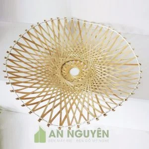 Đèn Mây Tre: Mẫu đèn nan tre đan hình lá sen có vành