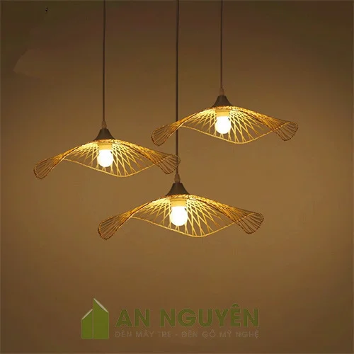 Đèn Mây Tre: Mẫu đèn nan tre đan hình lá sen có vành