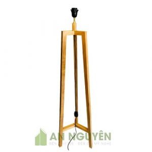 Chân đèn sàn bằng gỗ thật sử dụng chụp mây tre hoặc chụp vải (5)