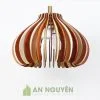 Đèn Gỗ: Mẫu đèn thả gỗ như bông hoa chớm nở trang trí bàn ăn
