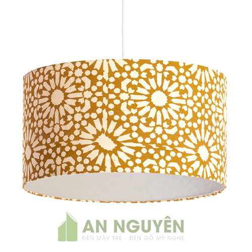 Đèn Vải: Mẫu đèn vải lồng hình trụ tròn có hoa văn trang trí phòng khách