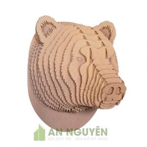 Đầu gấu treo tường bằng gỗ trang trí vách phòng khách