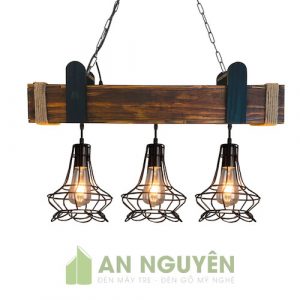 Đèn Gỗ: Mẫu đèn hộp gỗ thả trần kết hợp rọ sắt trang trí quán cafe