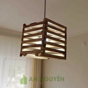 Đèn Gỗ: Mẫu đèn thả gỗ lập phương nhiều thanh gỗ xếp chồng trang trí quán cafe