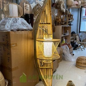 Đèn Mây Tre: Mẫu đèn tre hình con thuyền lớn, thả trần hoặc gắn vách