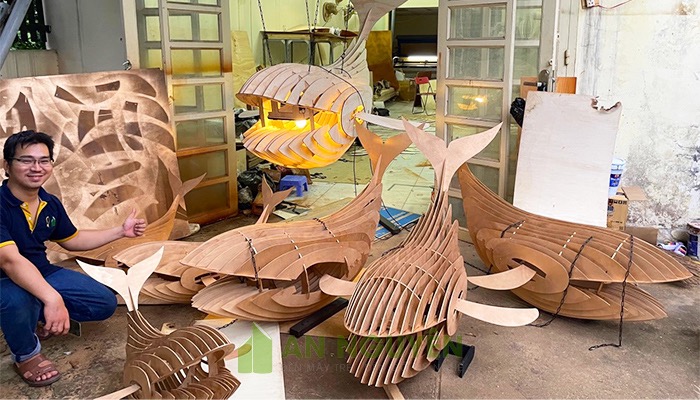 Hình ảnh đèn gỗ cá voi siêu to khổng lồ - đèn cá gỗ 2 mét