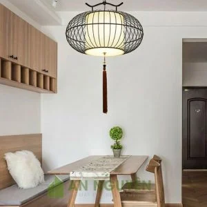 Đèn Vải: Mẫu đèn sắt cầu dẹt lồng vải trang trí nhà hàng truyền thống
