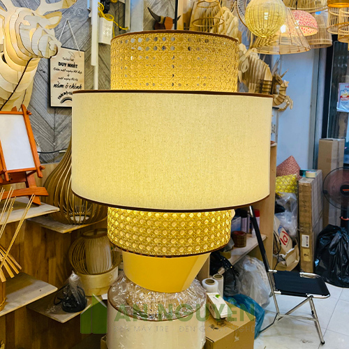 Đèn Vải: Mẫu đèn vải kết hợp mây đan mắt cáo trang trí bàn ăn nhà hàng