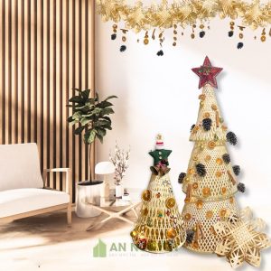Decor cây thông Noel bằng tre trang trí shop thời trang, quán cafe