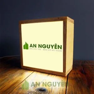 Đèn gỗ: Mẫu đèn để bàn bằng gỗ dán logo trang trí phòng ngủ