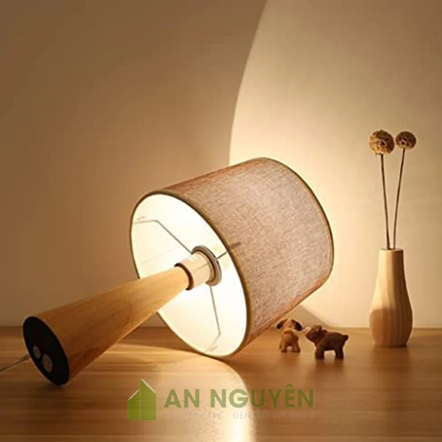 Đèn Gỗ: Mẫu đèn gỗ để bàn gắn chụp vải trang trí bàn phòng ngủ, bàn đọc sách
