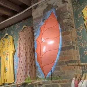 Đèn Vải: Mẫu đèn vải gắn vách hoặc thả trần hình chiếc lá trang trí nhà hàng truyền thống