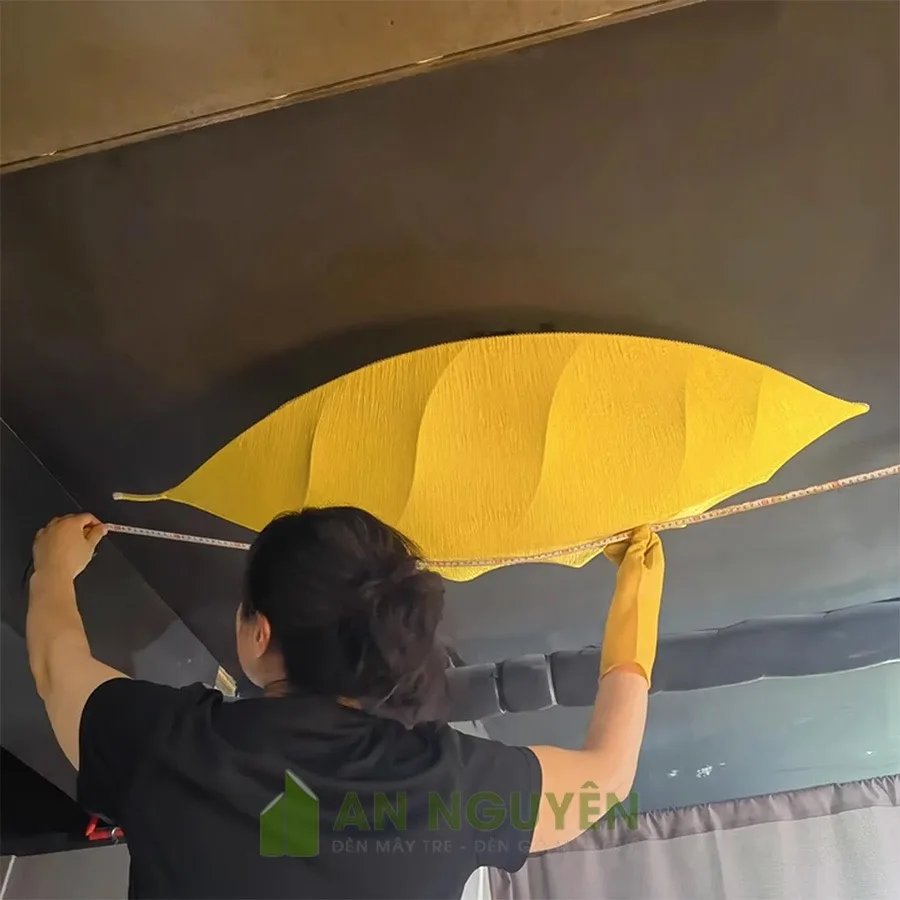 Đèn Vải: Mẫu đèn vải gắn vách hoặc thả trần hình chiếc lá trang trí nhà hàng truyền thống