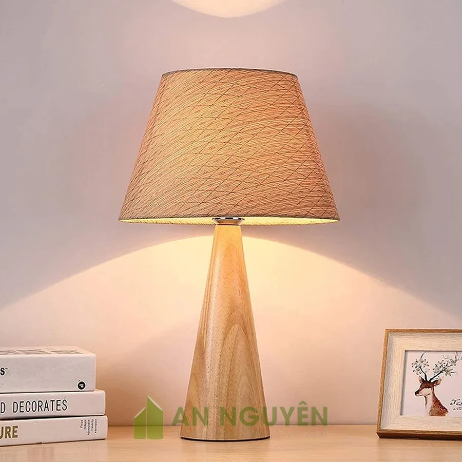Mẫu đèn gỗ để bàn gắn chụp vải trang trí bàn phòng ngủ, bàn đọc sách