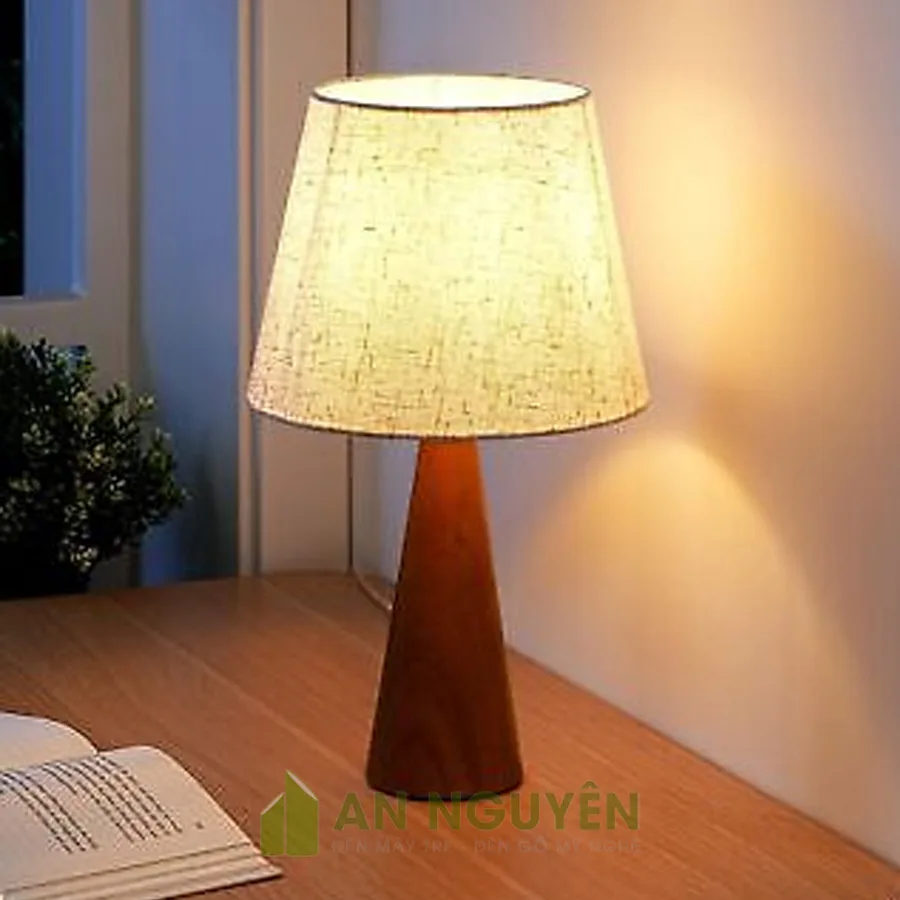 Mẫu đèn gỗ để bàn gắn chụp vải trang trí bàn phòng ngủ, bàn đọc sách