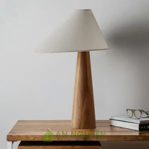 Đèn Gỗ: Mẫu đèn gỗ để bàn gắn chụp vải thiết kế độc đáo trang trí bàn phòng khách sạn