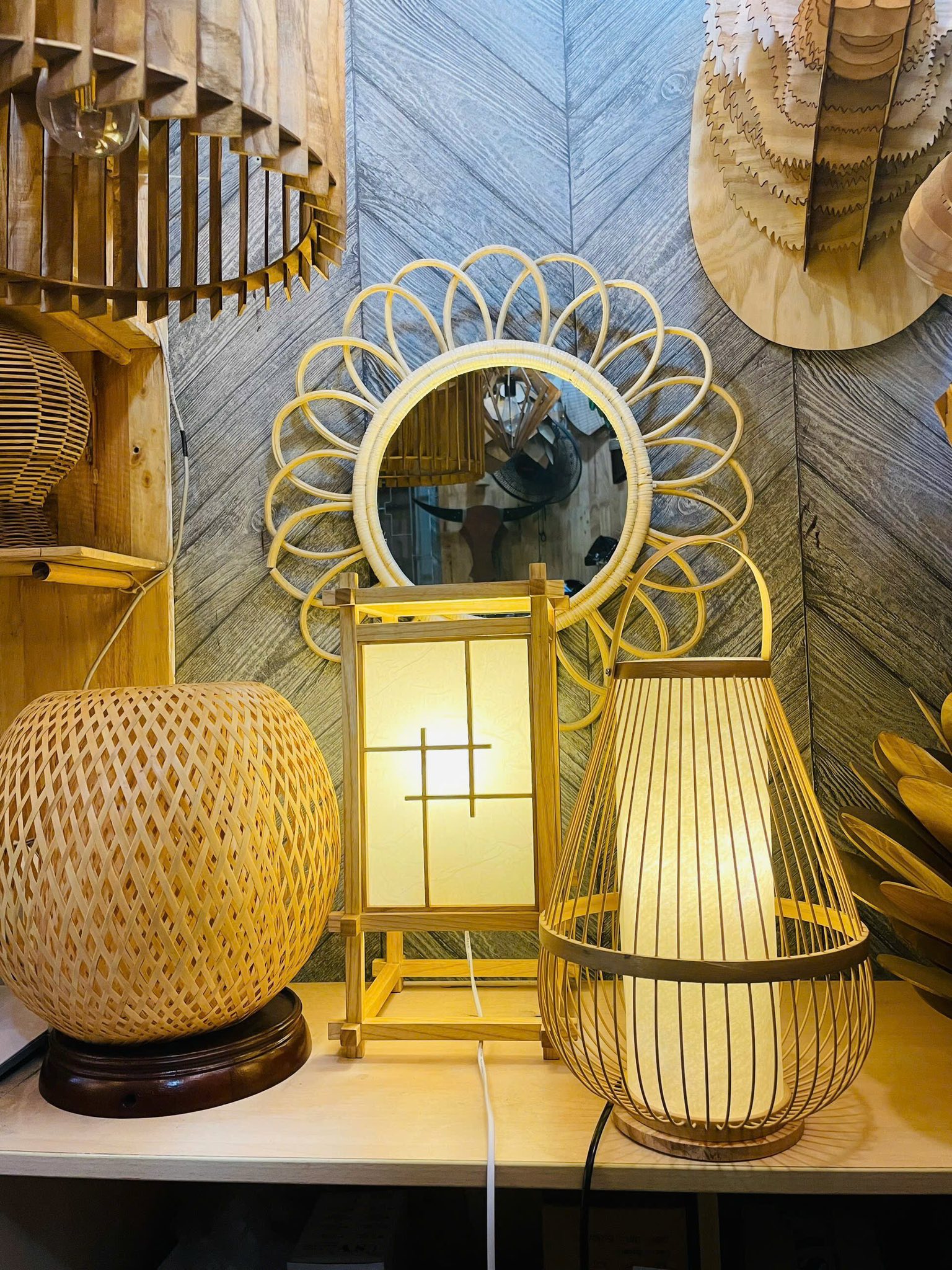 Chọn đèn có màu sắc đẹp Chọn đèn có màu sắc đẹp