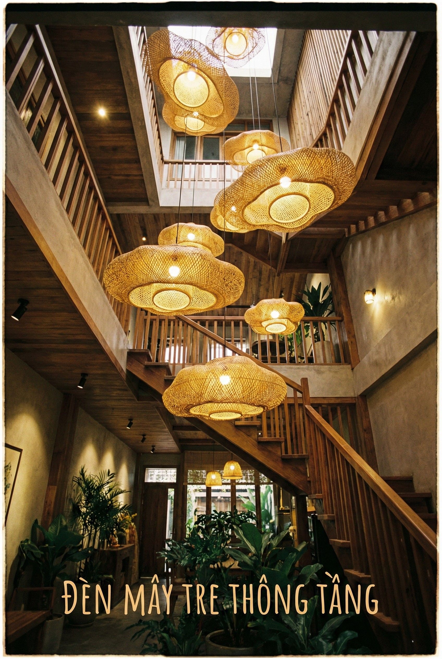 Đèn thả mây tre trang trí khoảng thông tầng Đèn thả mây tre trang trí khoảng thông tầng