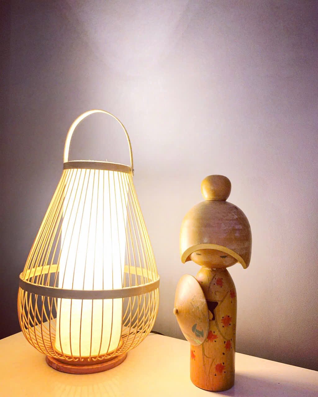 Đèn tre để bàn phòng ngủ độc đáo Đèn tre để bàn phòng ngủ độc đáo