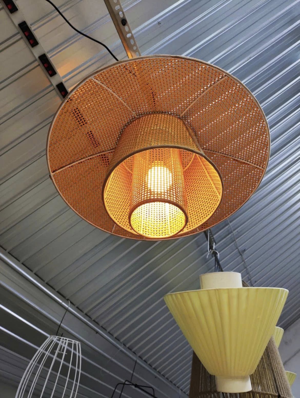 Mẫu đèn thả quán cafe đẹp Mẫu đèn thả quán cafe đẹp