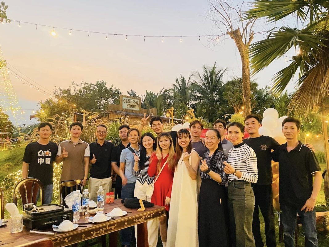 Nhân viên công ty An Nguyên