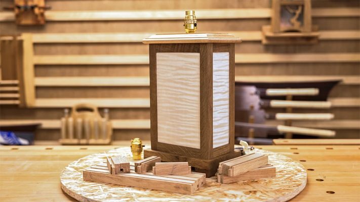 Đèn gỗ để bàn giá rẻ